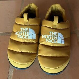 NIB The North Face Men’s Nuptse Down Insulated. Slip-on.Arrowwood Yellow. Sz. 13